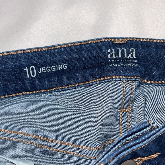 A.N.A Stretch Skinny Jeans Size 10..& 29"inseam. Excellent Condition! - Picture 5 of 6